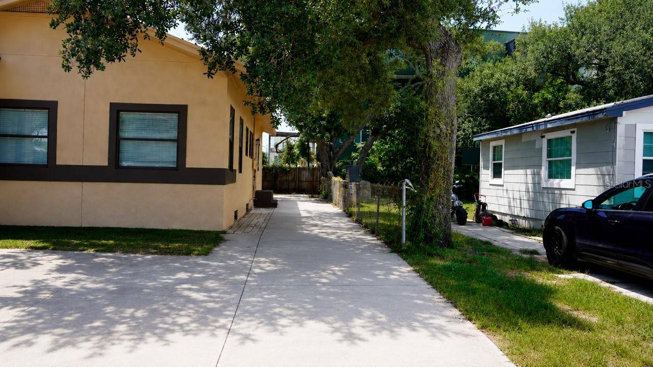 650 30TH AVE S, St Petersburg, FL 33705