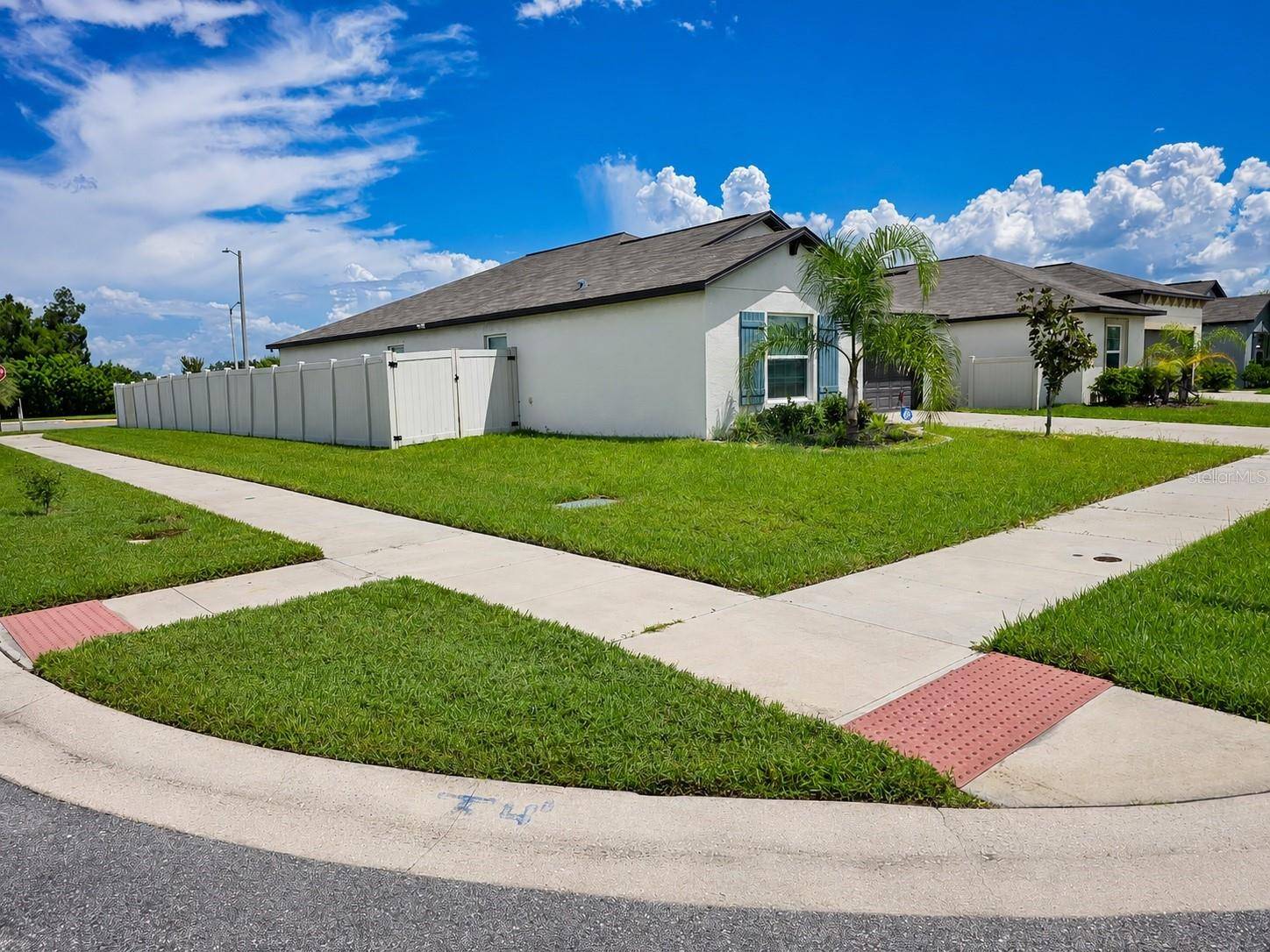 5404 BLUE AZURE DR, Wimauma, FL 33598