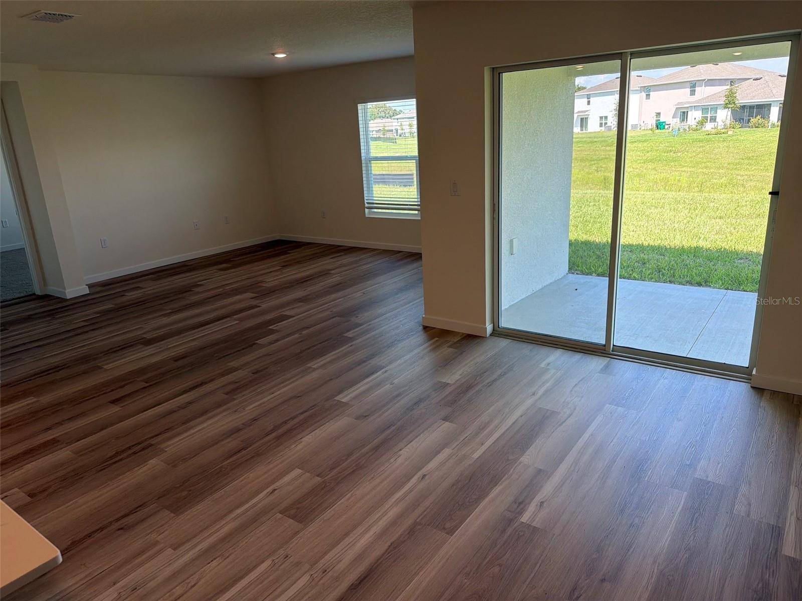 8665 BARRAGAN DR, Wildwood, FL 34785