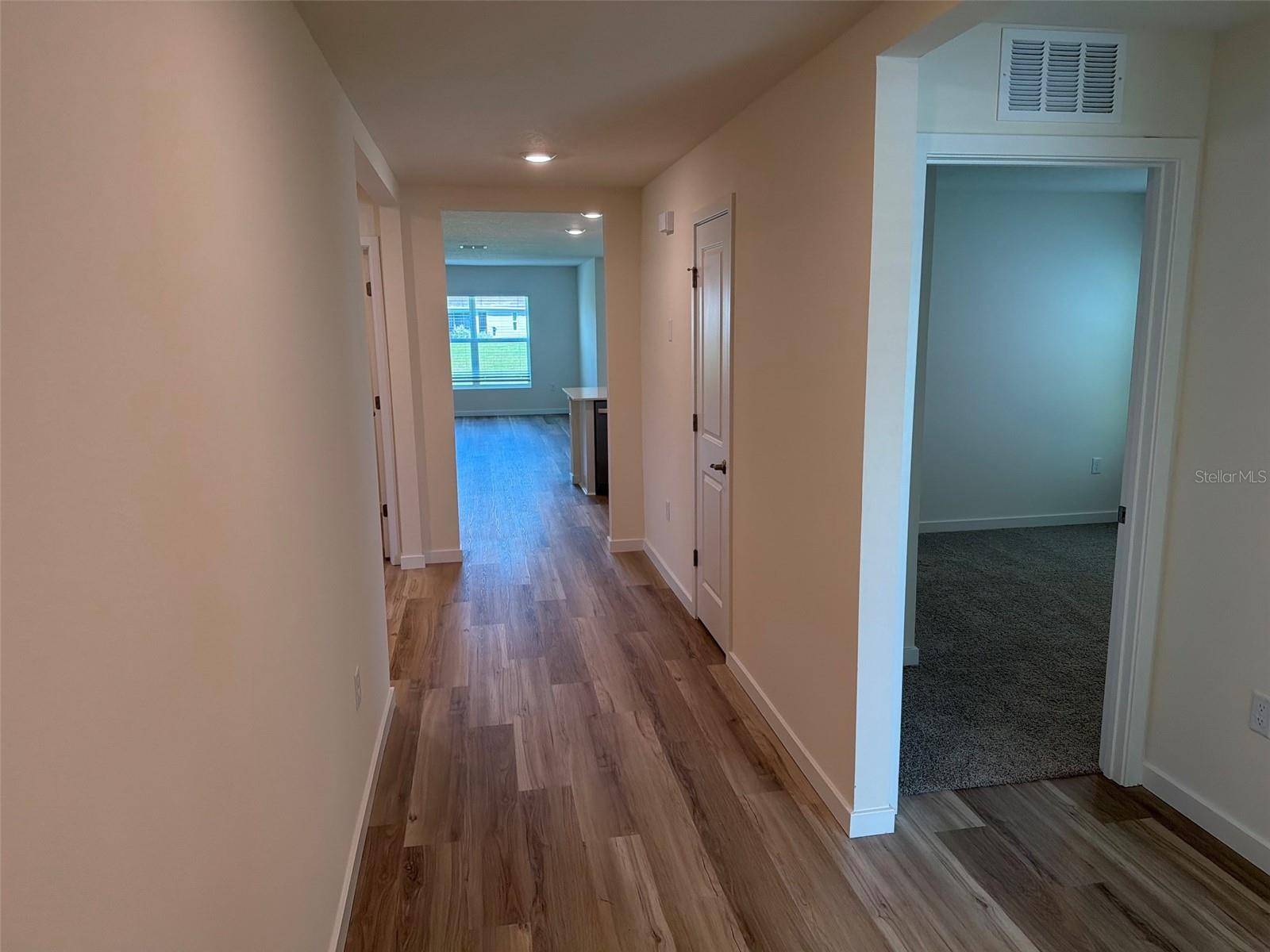 8665 BARRAGAN DR, Wildwood, FL 34785
