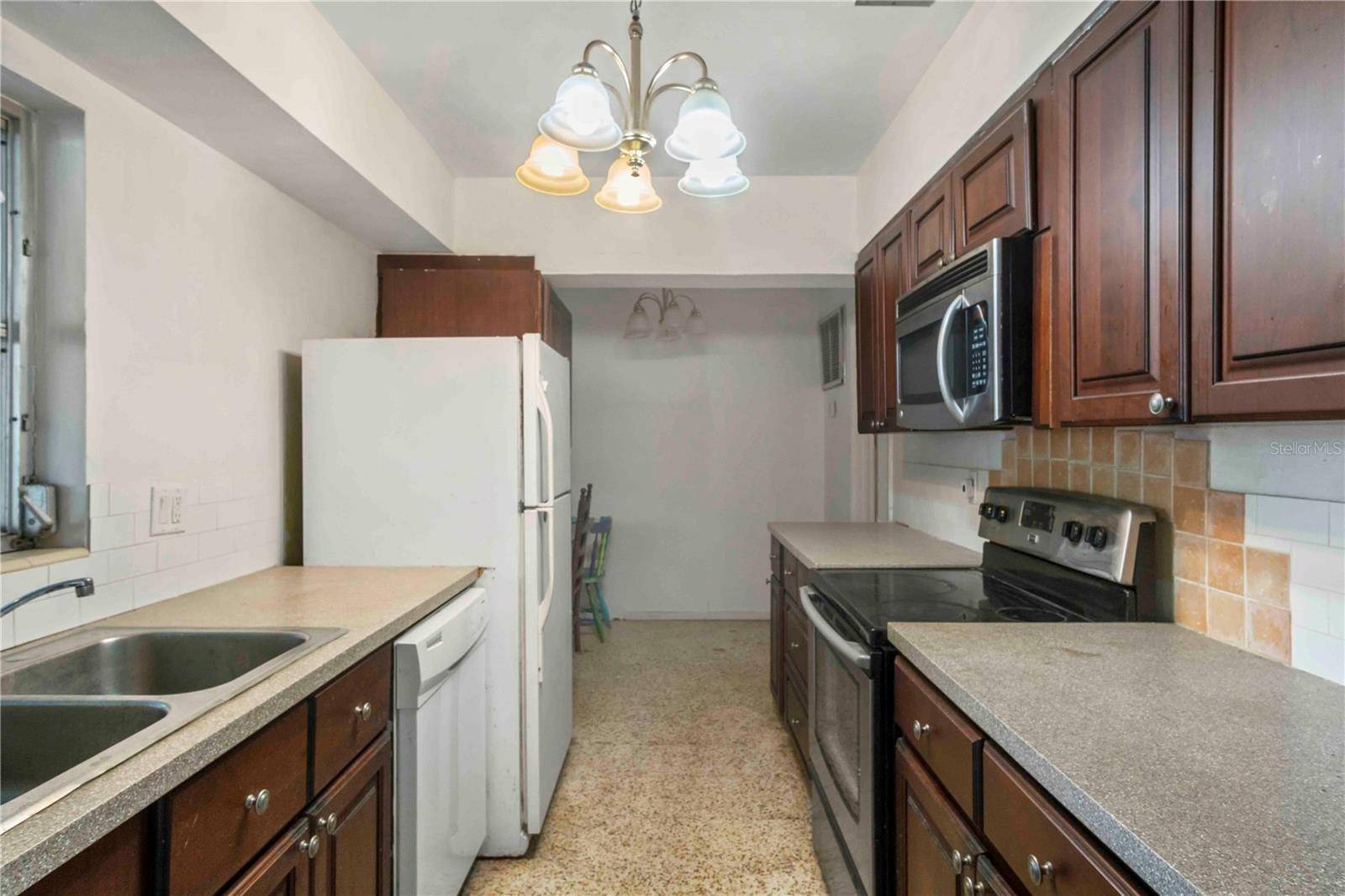 2695 S EAST AVE, Sarasota, FL 34239