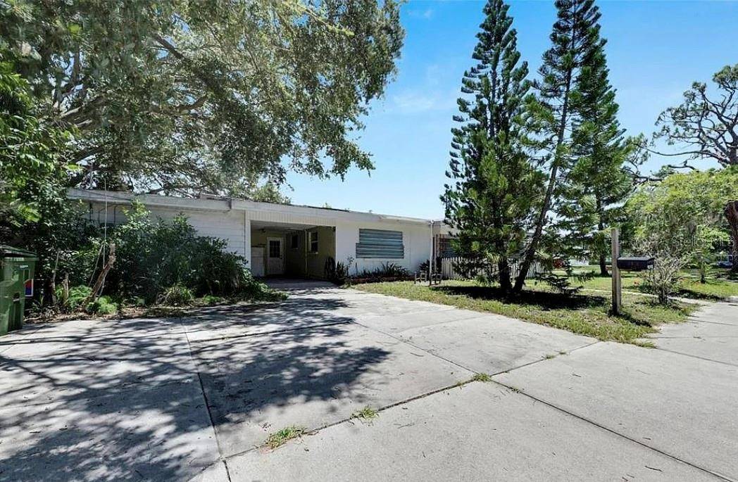 2695 S EAST AVE, Sarasota, FL 34239