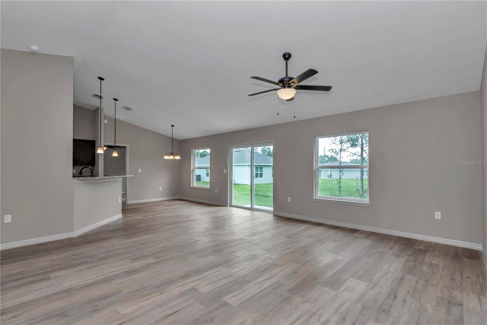64 MALAUKA RD, Ocklawaha, FL 32179