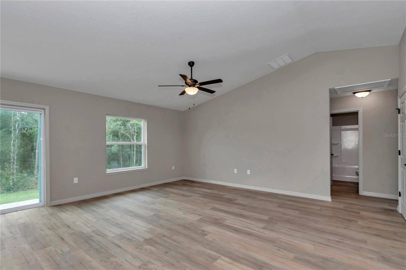 64 MALAUKA RD, Ocklawaha, FL 32179
