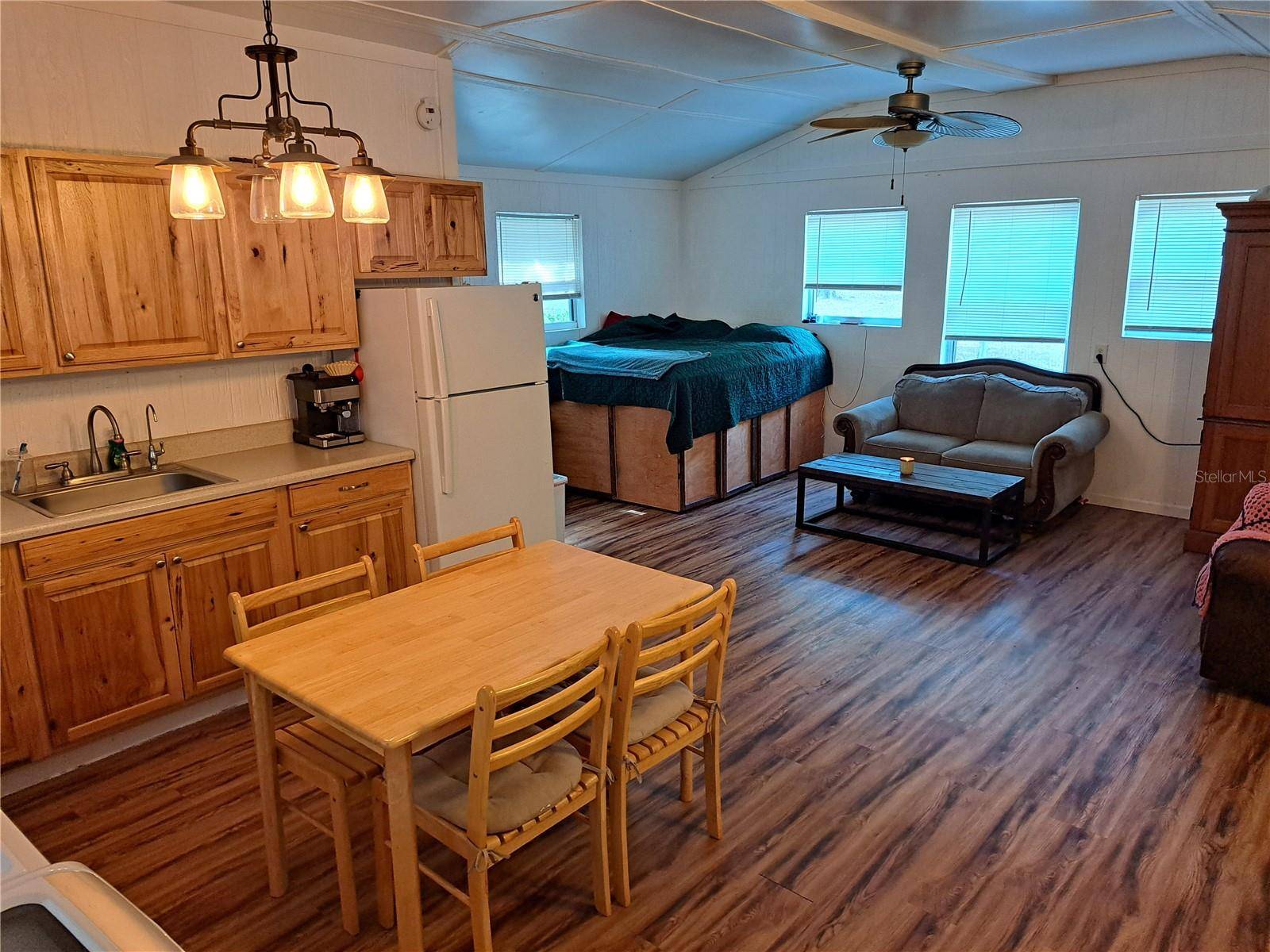 17010 SE 95TH ST RD, Ocklawaha, FL 32179