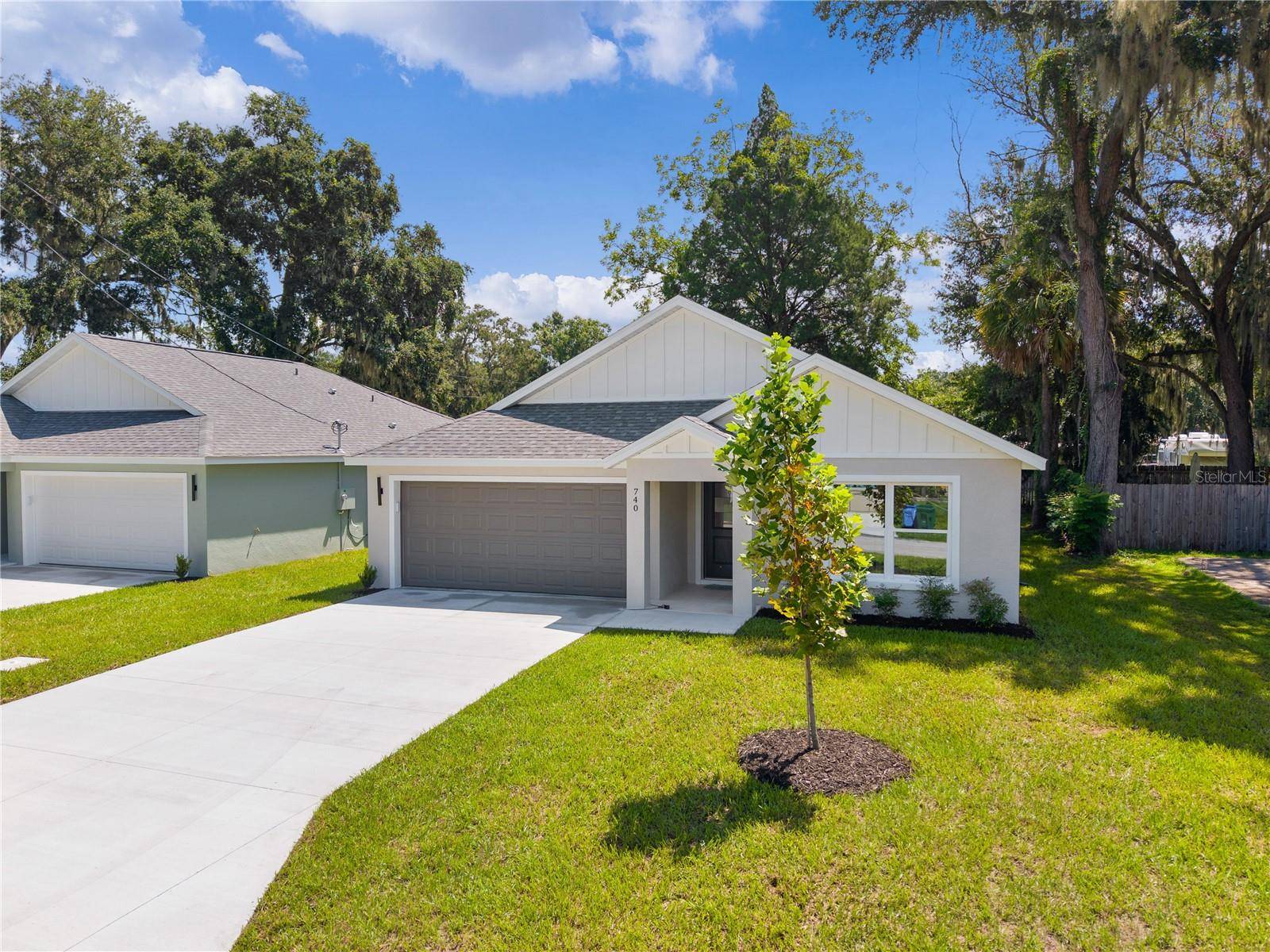 100 SEQUOIA TRL, Ocklawaha, FL 32179