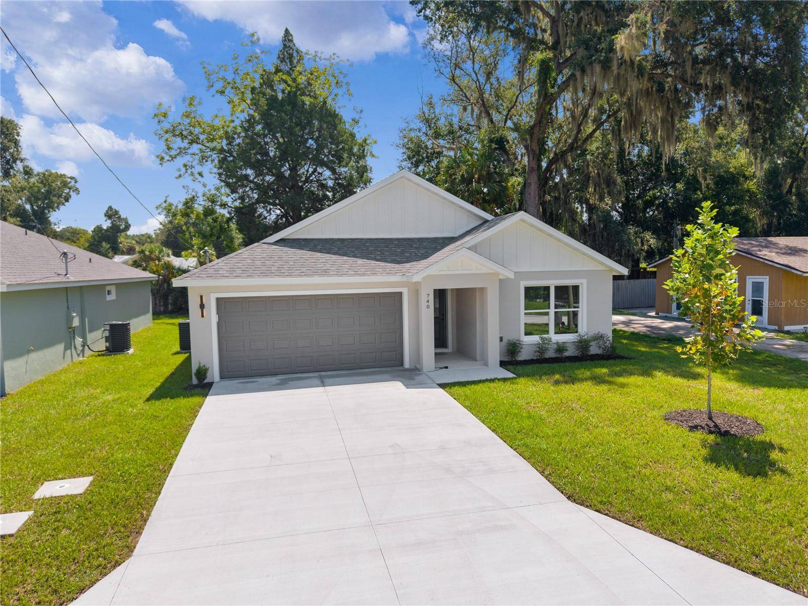 100 SEQUOIA TRL, Ocklawaha, FL 32179