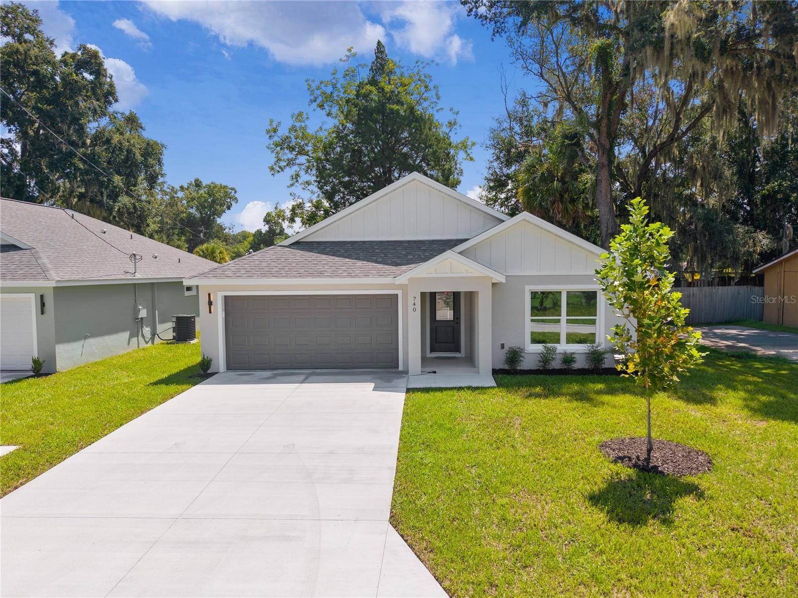 100 SEQUOIA TRL, Ocklawaha, FL 32179