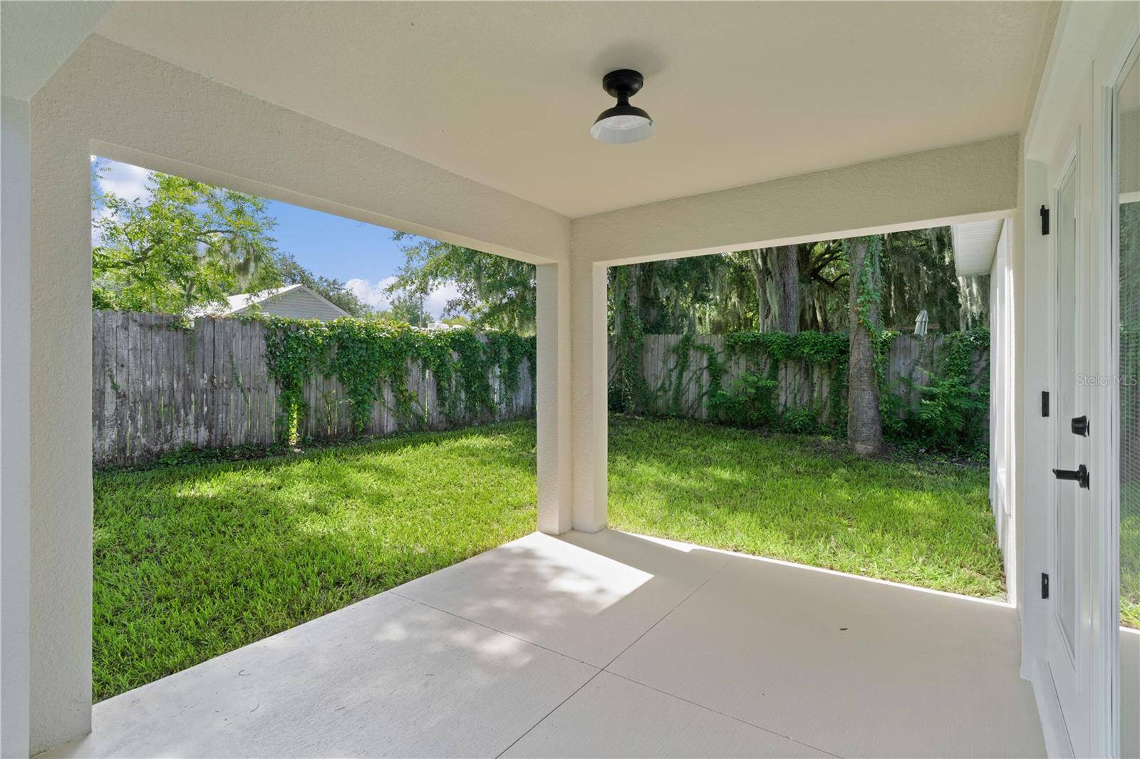 100 SEQUOIA TRL, Ocklawaha, FL 32179