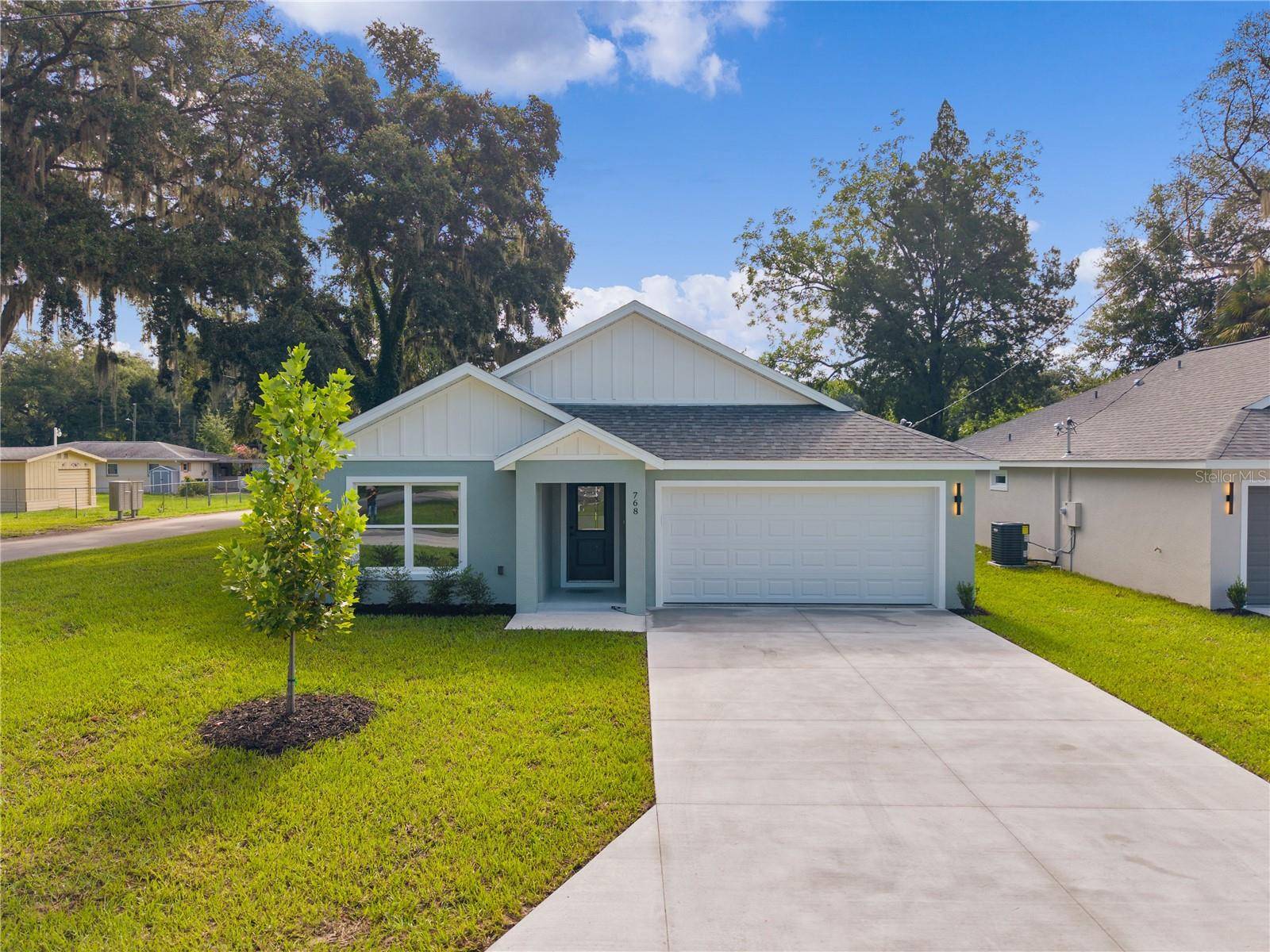 110 SEQUOIA TRL, Ocklawaha, FL 32179