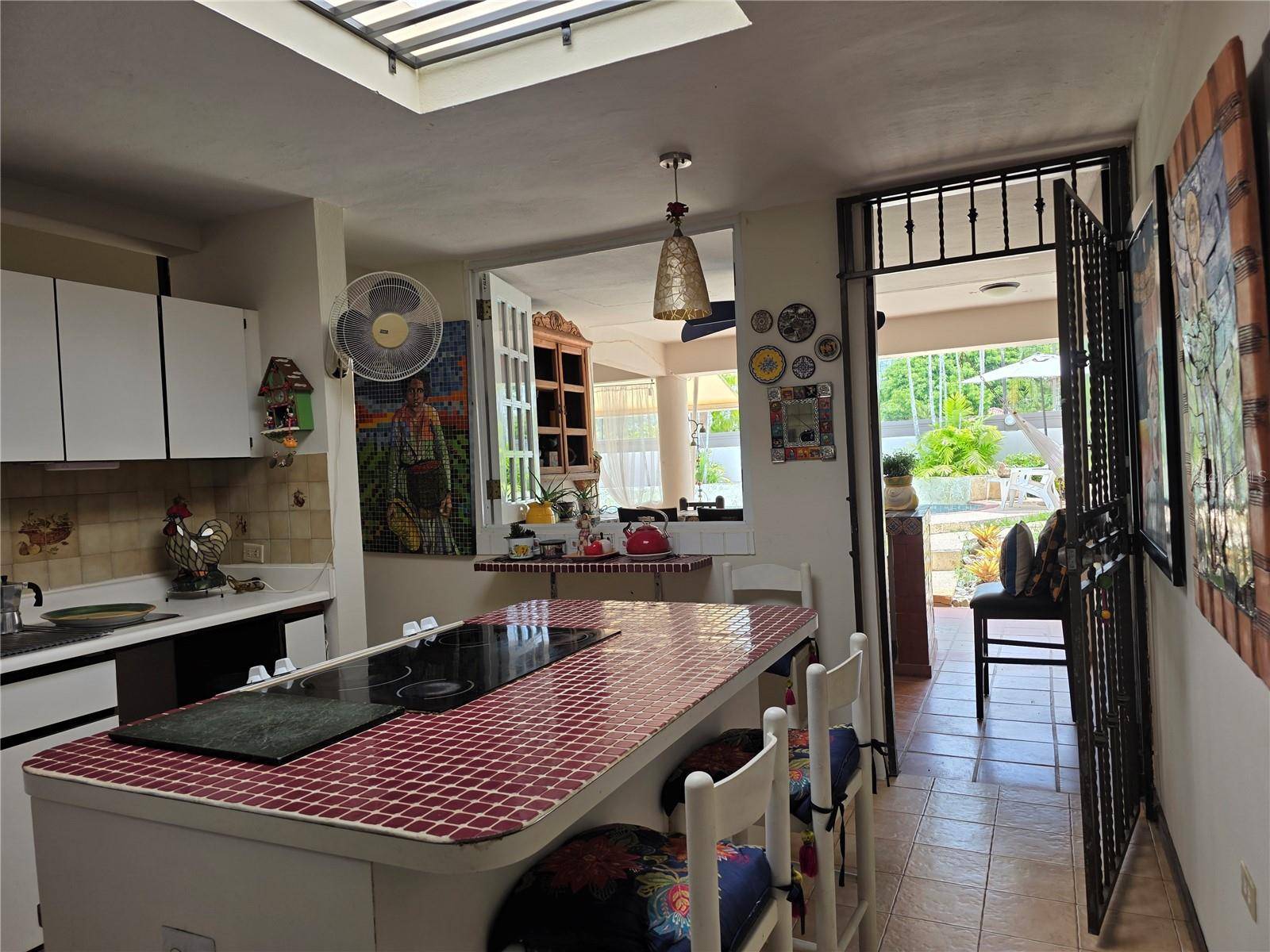 B8 DALI, Caguas, PR 00725