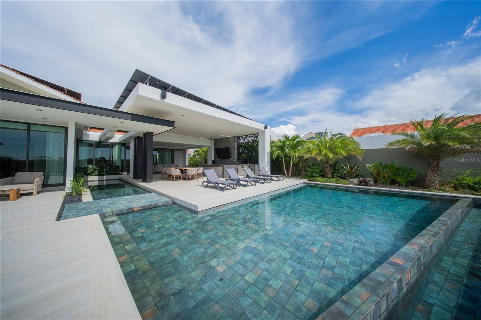 908 CORREDOR MIRALAGO, Dorado, PR 00646