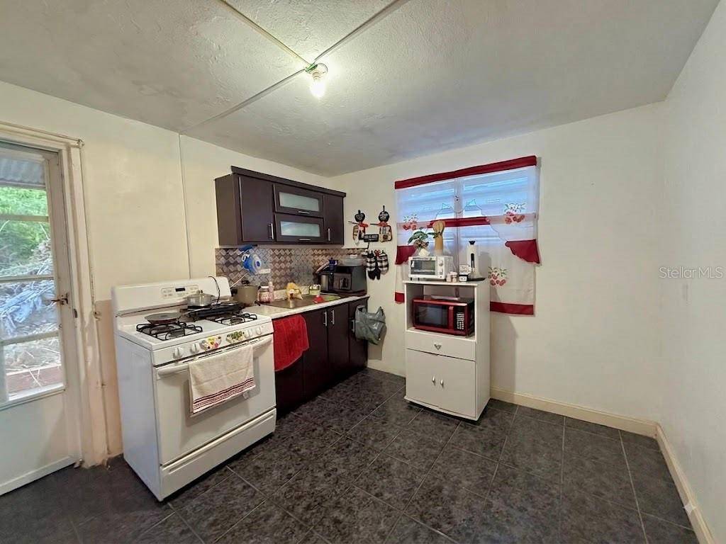 39 A BO A CALLE LOS MILLONES BO MAGUEYES, Barceloneta, PR 00617