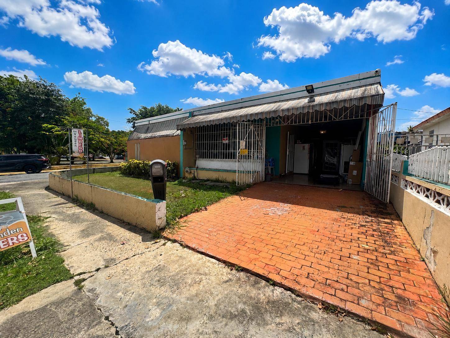 28 URB SANTA JUANITA #AS-28, Bayamon, PR 00956