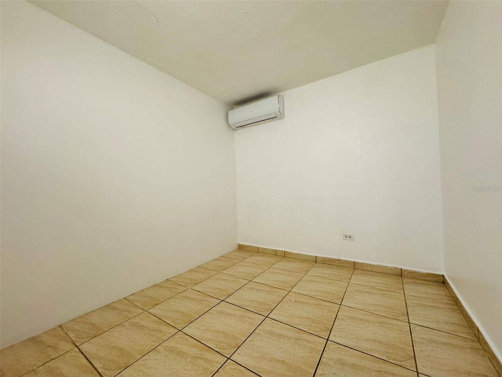 AVE. ITURREGUI Calle 514 URB. COUNTRY CLUB, Carolina, PR 00981