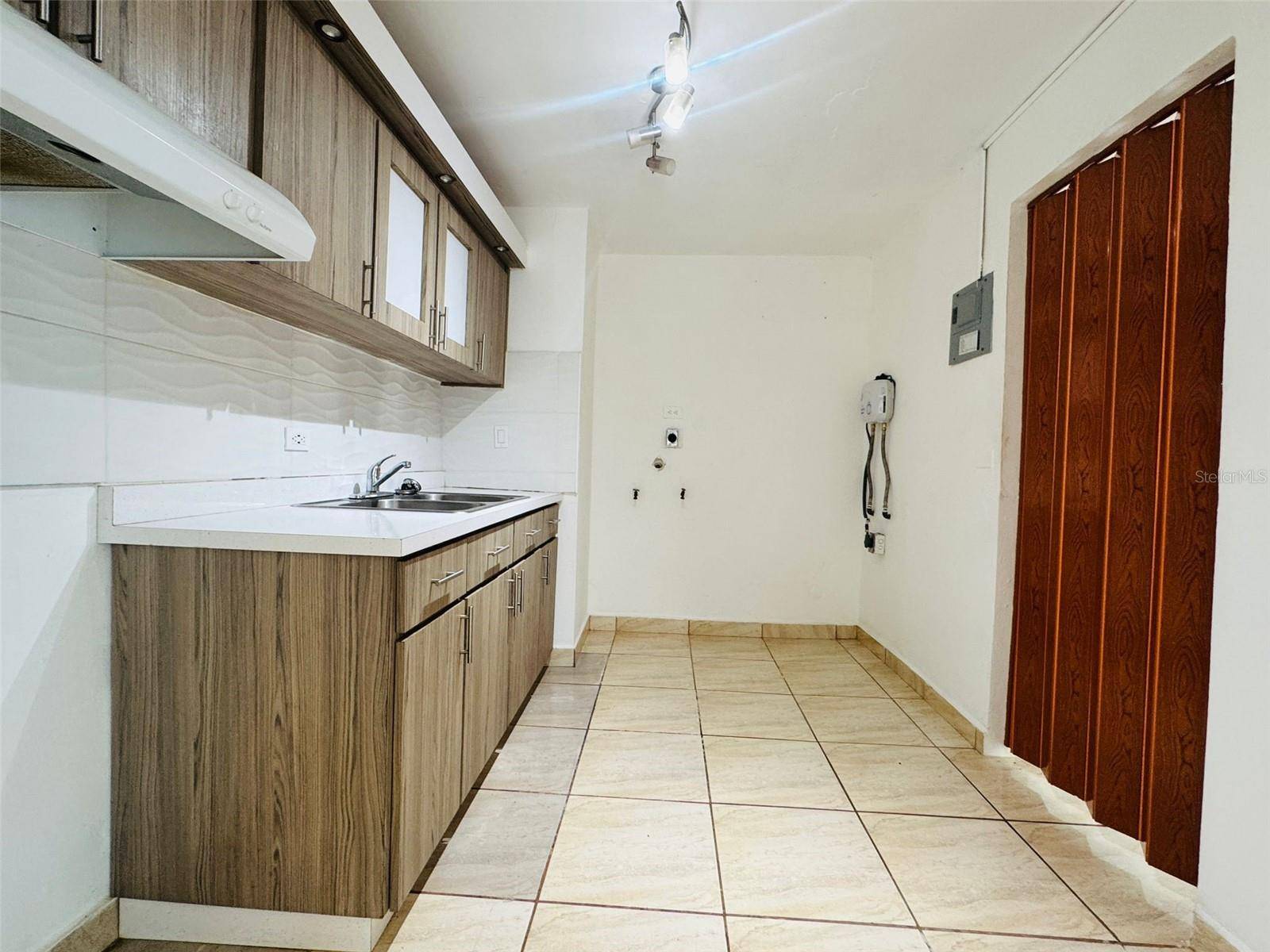 AVE. ITURREGUI Calle 514 URB. COUNTRY CLUB, Carolina, PR 00981