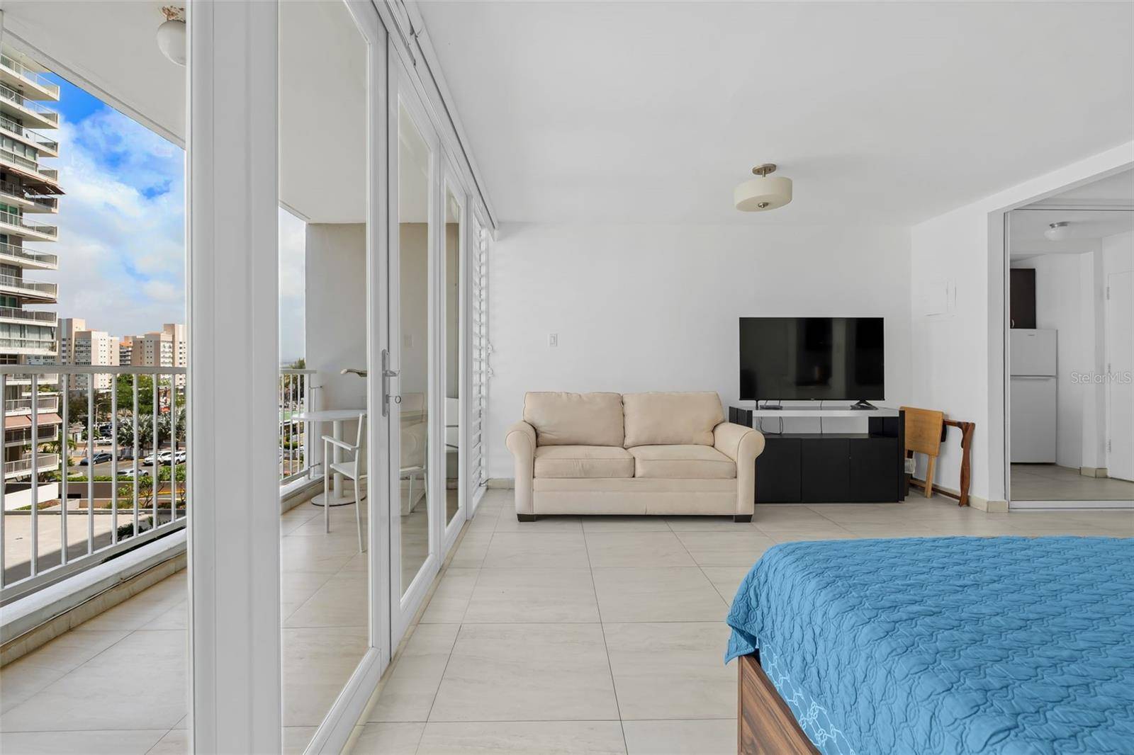 5859 AVE. ISLA VERDE CAROLINA, Carolina, PR 00979