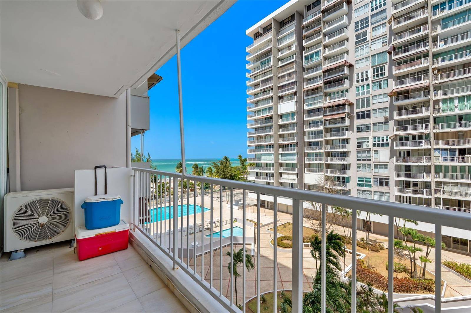 5859 AVE. ISLA VERDE CAROLINA, Carolina, PR 00979