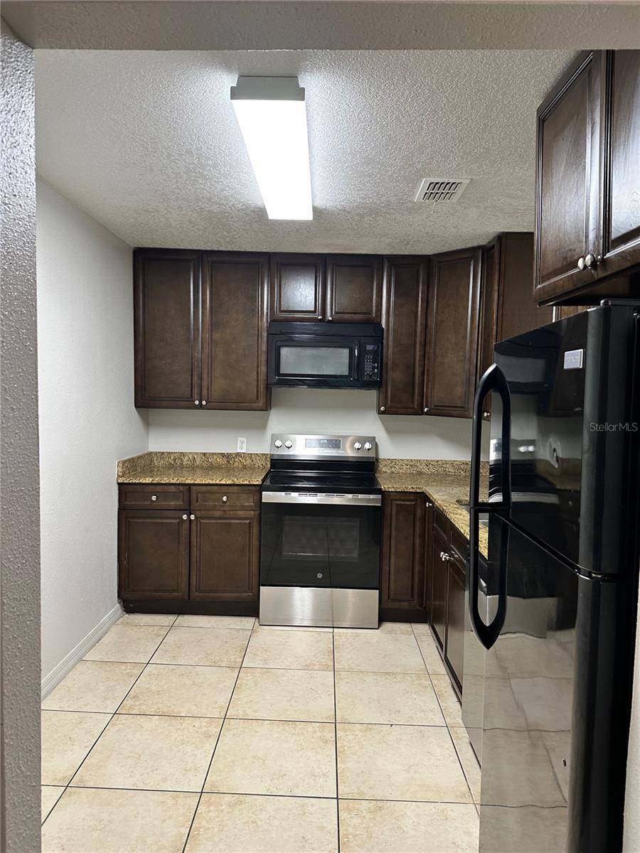4184 VERSAILLES DR #4184D, Orlando, FL 32808