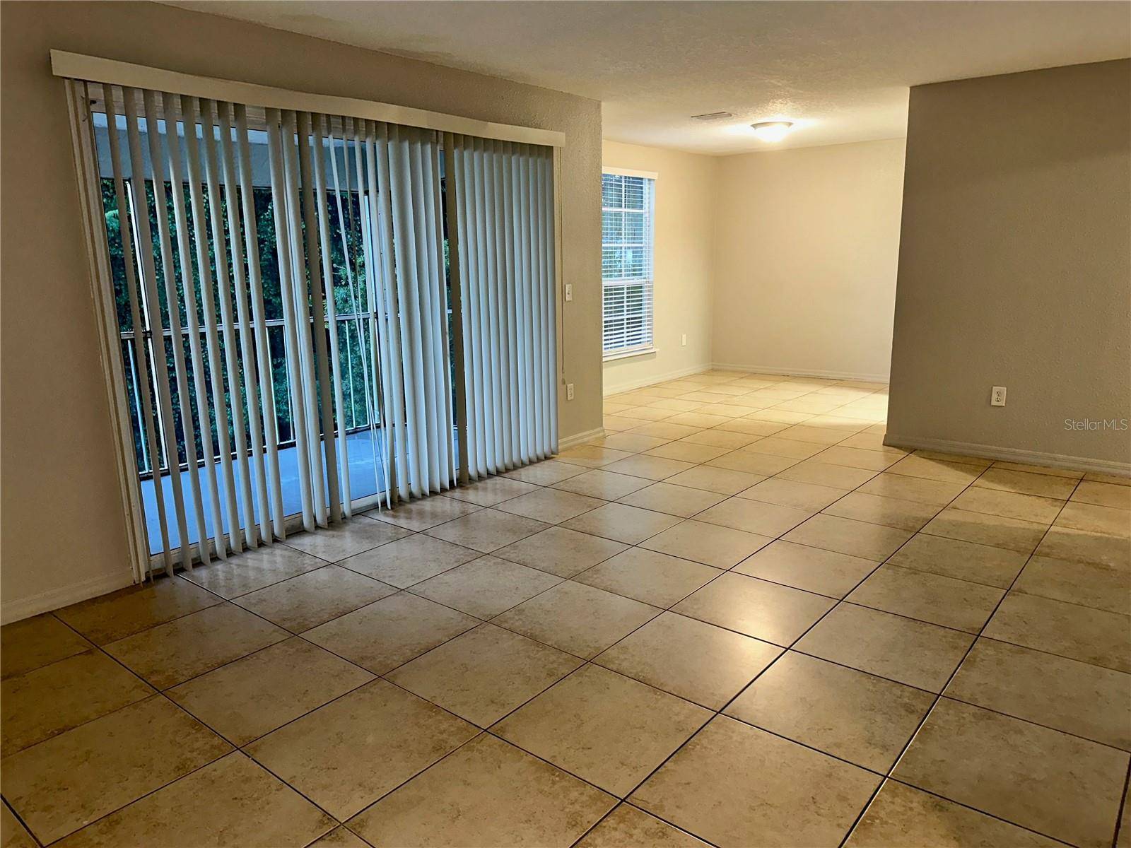 4184 VERSAILLES DR #4184D, Orlando, FL 32808