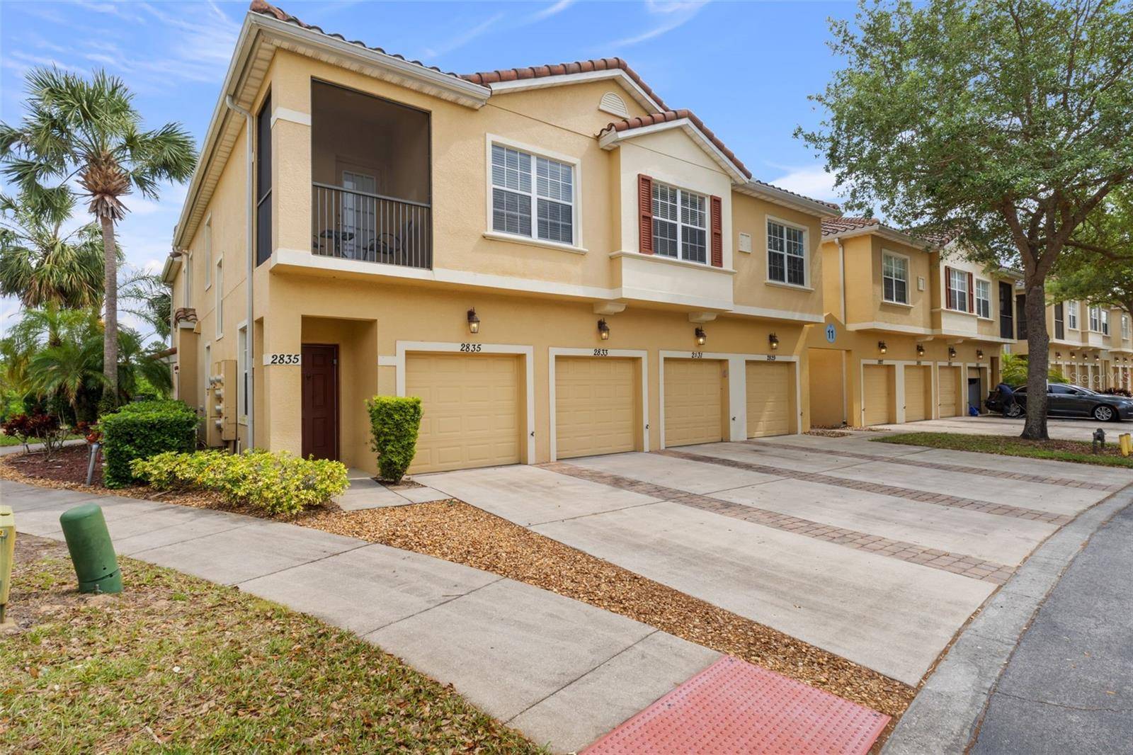 2835 OAKWATER DR #2835, Kissimmee, FL 34747