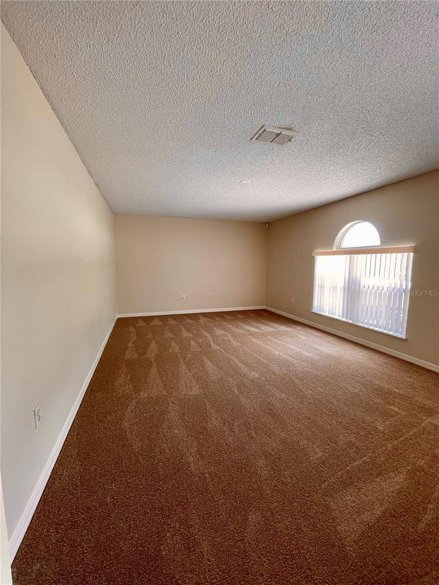 1304 DOVER DR, Kissimmee, FL 34758