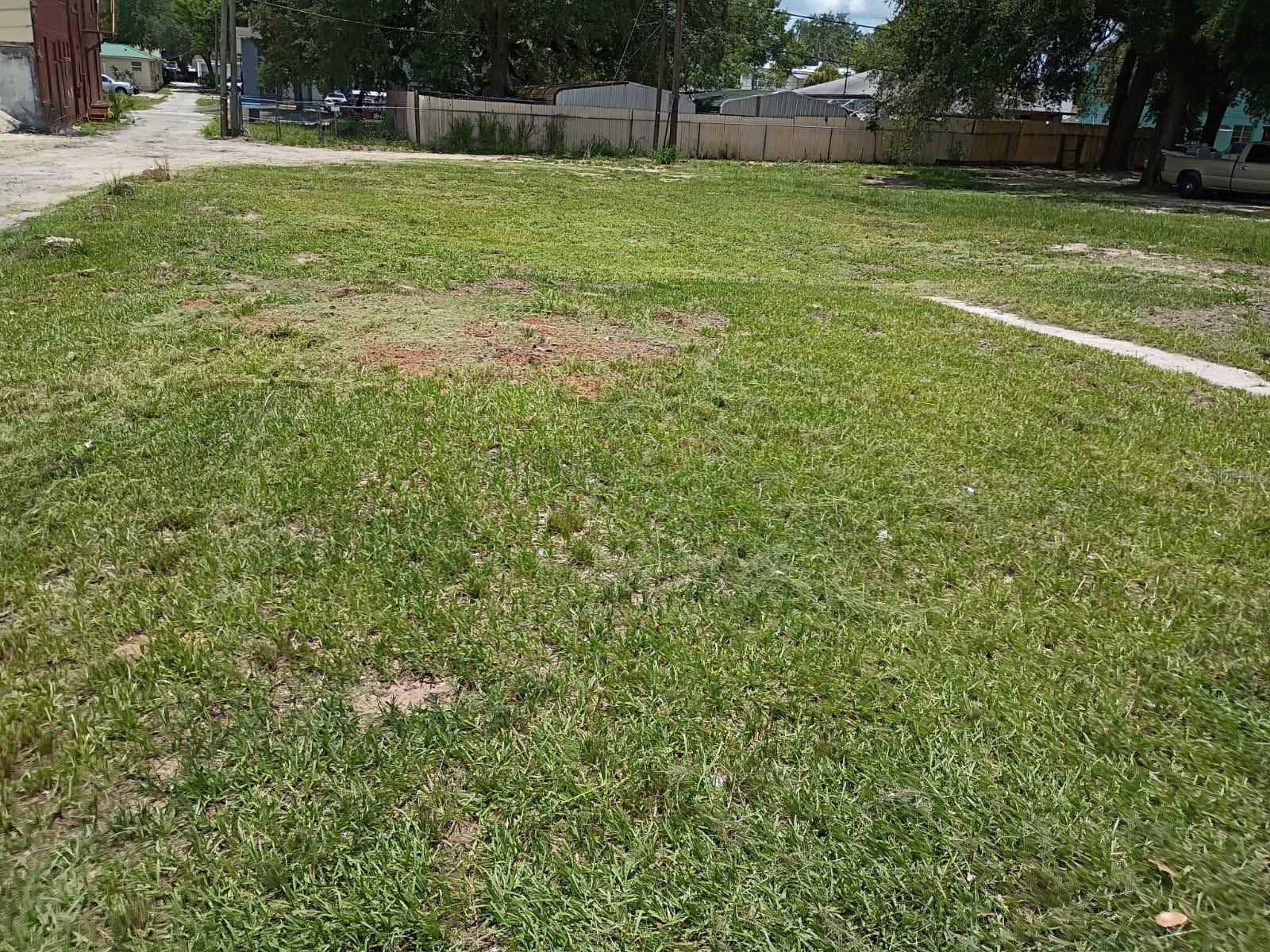 15 W SESSOMS AVE, Lake Wales, FL 33853