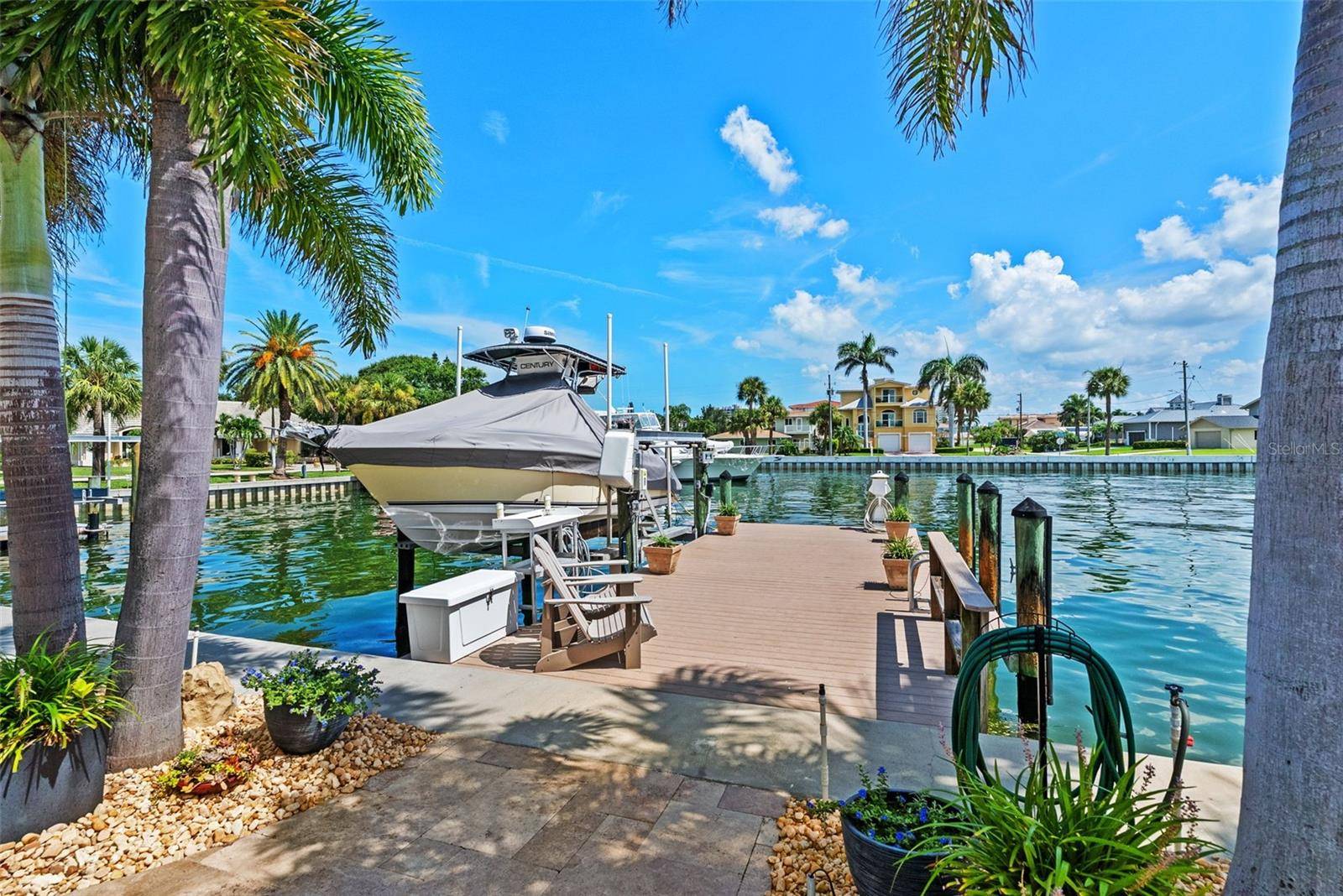 203 HOWARD DR, Belleair Beach, FL 33786