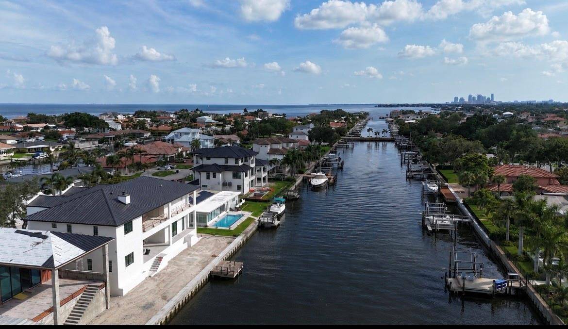 2051 ILLINOIS AVE NE, St Petersburg, FL 33703