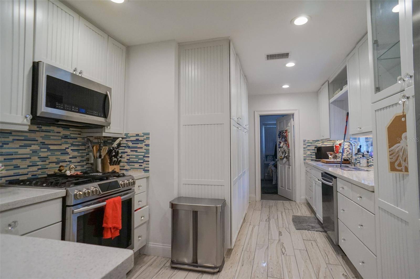 328 CARL AVE, Belleair, FL 33756