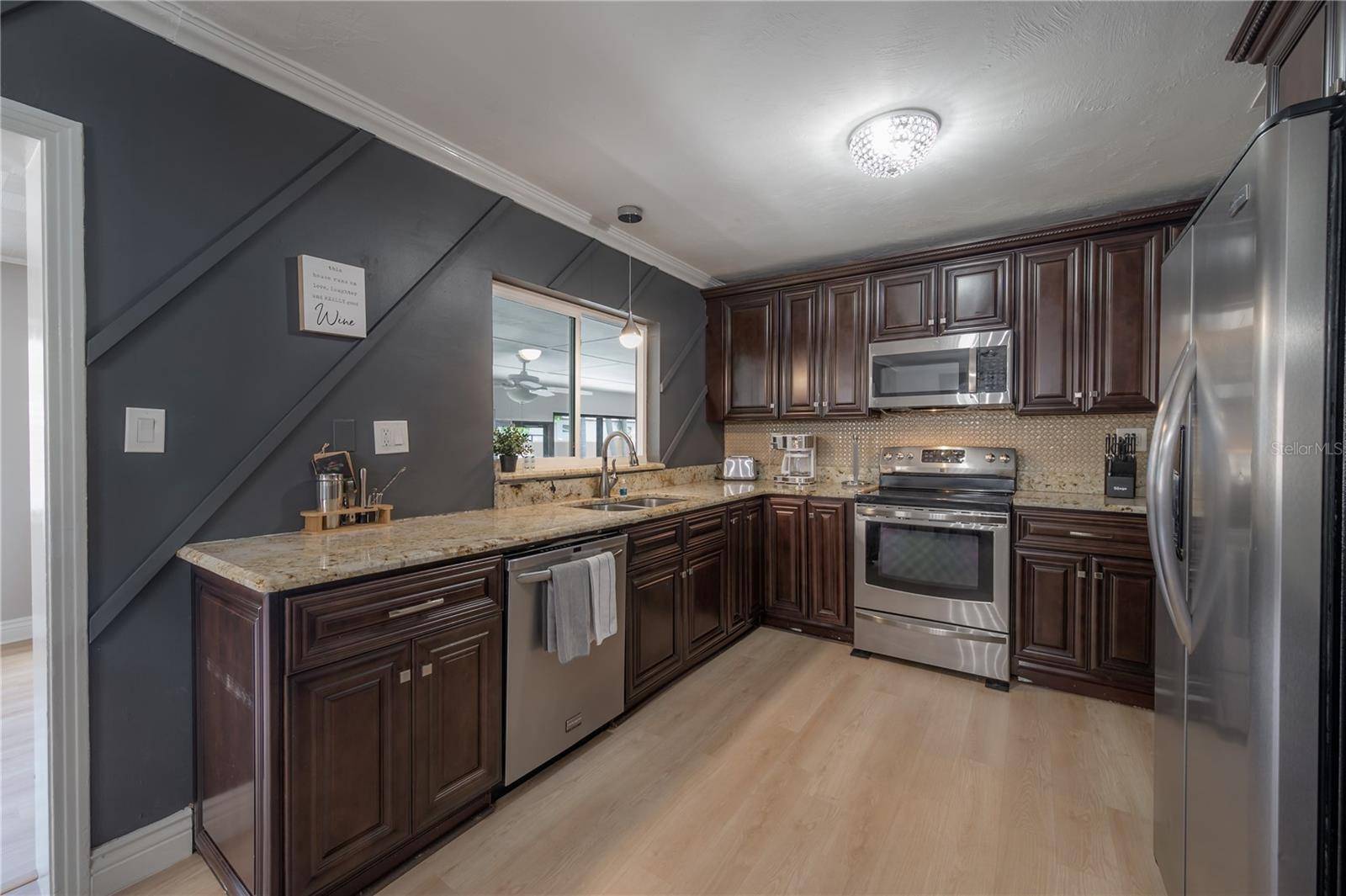 2916 W COLLINS ST, Tampa, FL 33607