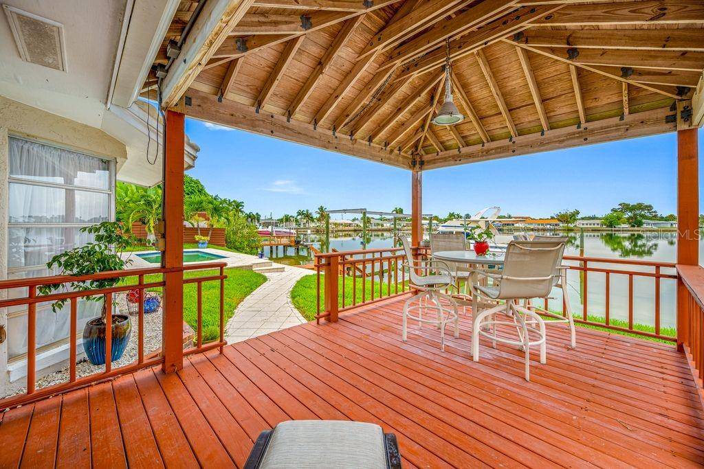 530 79TH ST S, St Petersburg, FL 33707