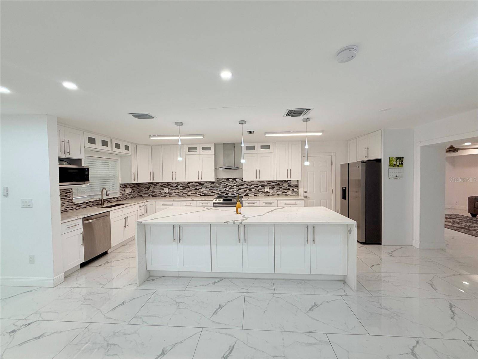 1557 ROBINSON DR N, St Petersburg, FL 33710