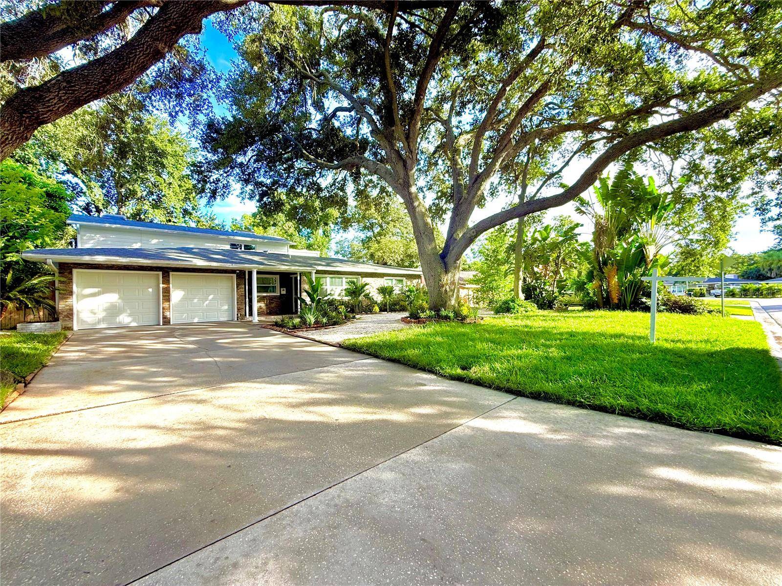 1557 ROBINSON DR N, St Petersburg, FL 33710