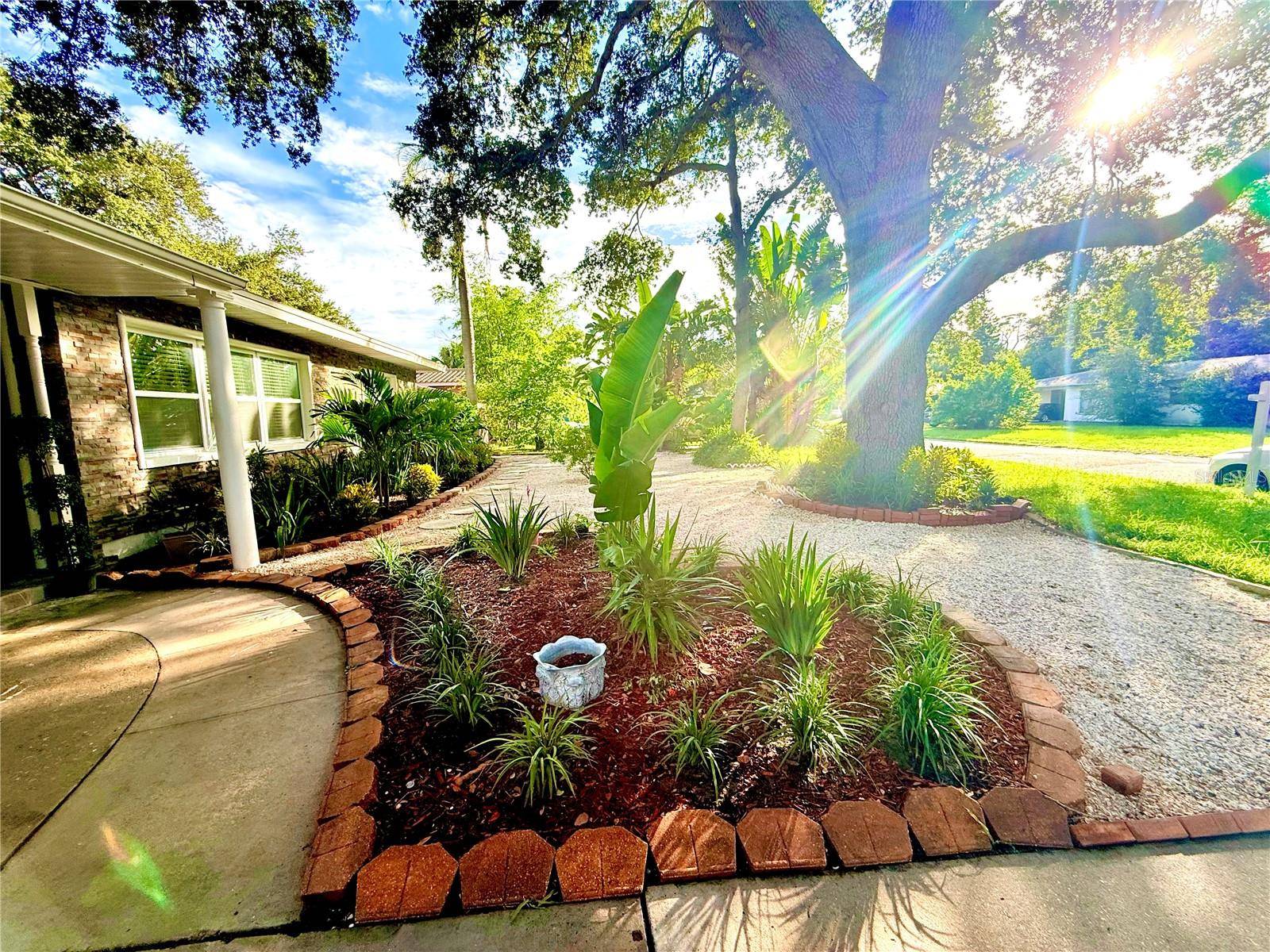 1557 ROBINSON DR N, St Petersburg, FL 33710