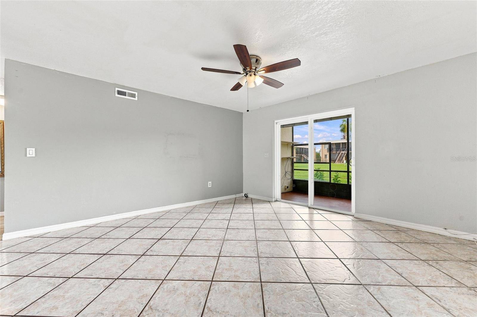 1000 LAKE OF THE WOODS BLVD #105E, Fern Park, FL 32730