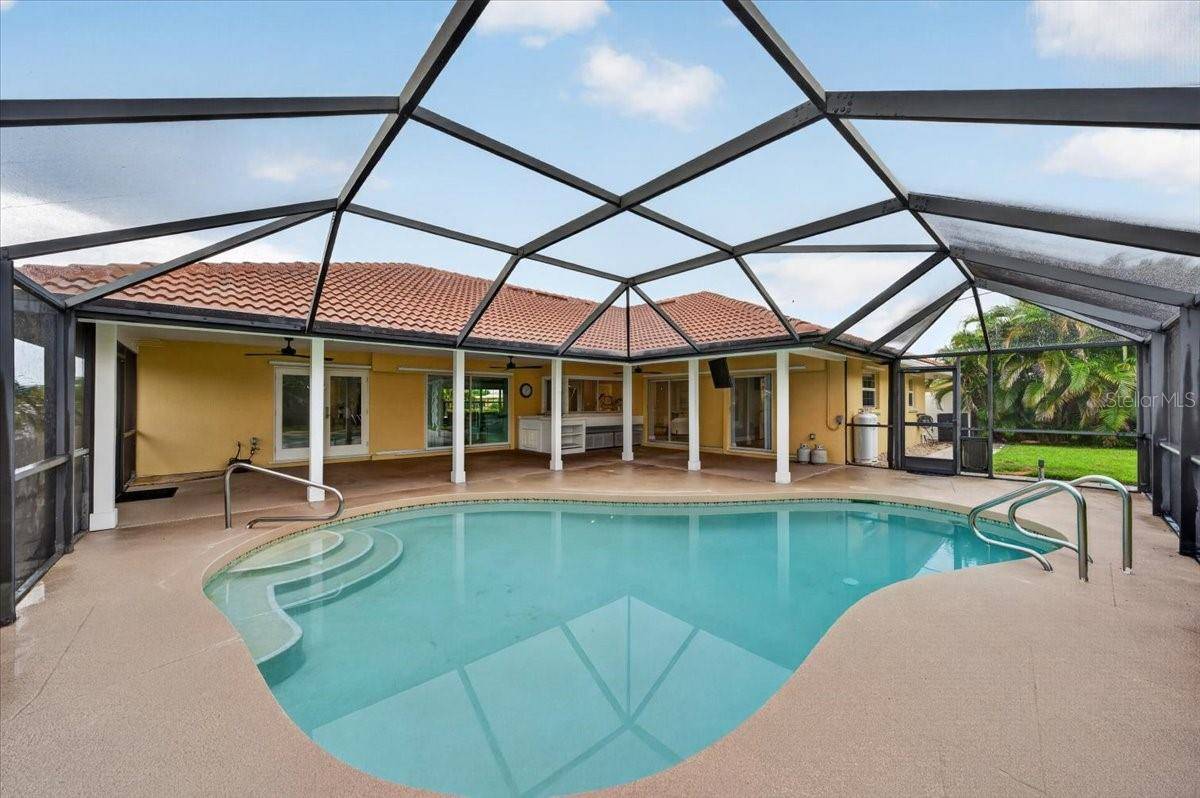 100 MATISSE CIR W, Nokomis, FL 34275