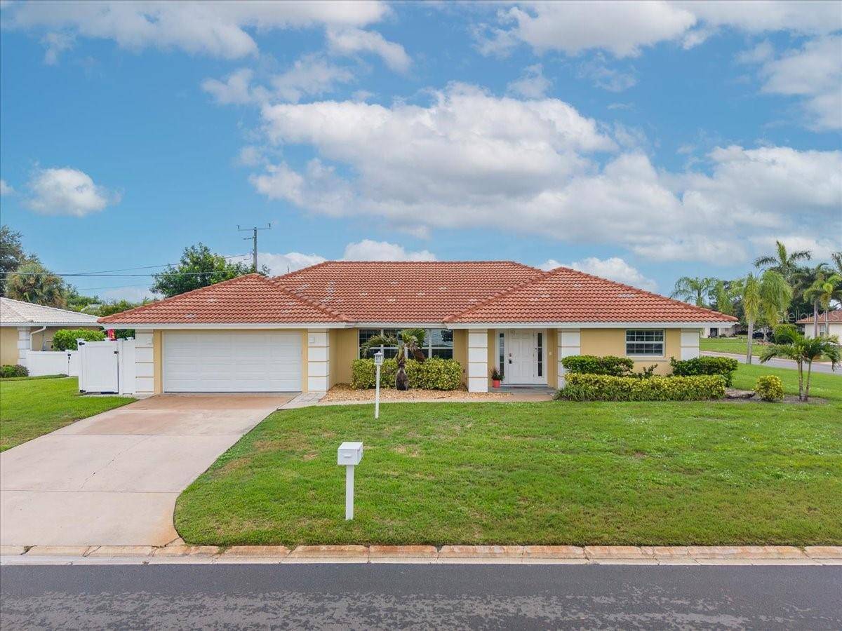 100 MATISSE CIR W, Nokomis, FL 34275