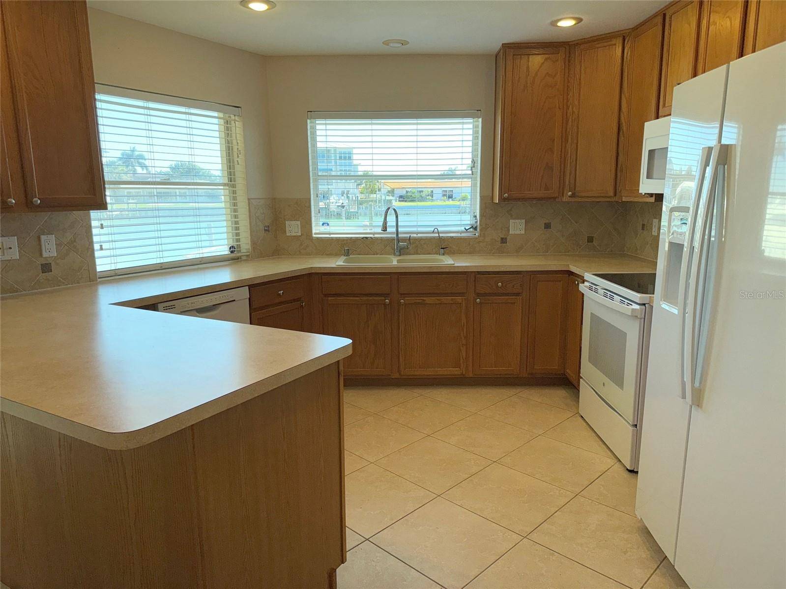 228 HOWARD DR, Belleair Beach, FL 33786