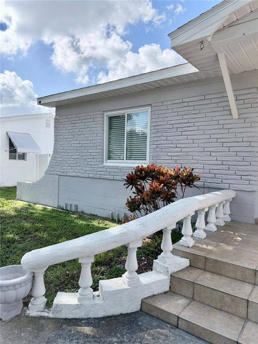 4320 YARDLEY AVE N, St Petersburg, FL 33713