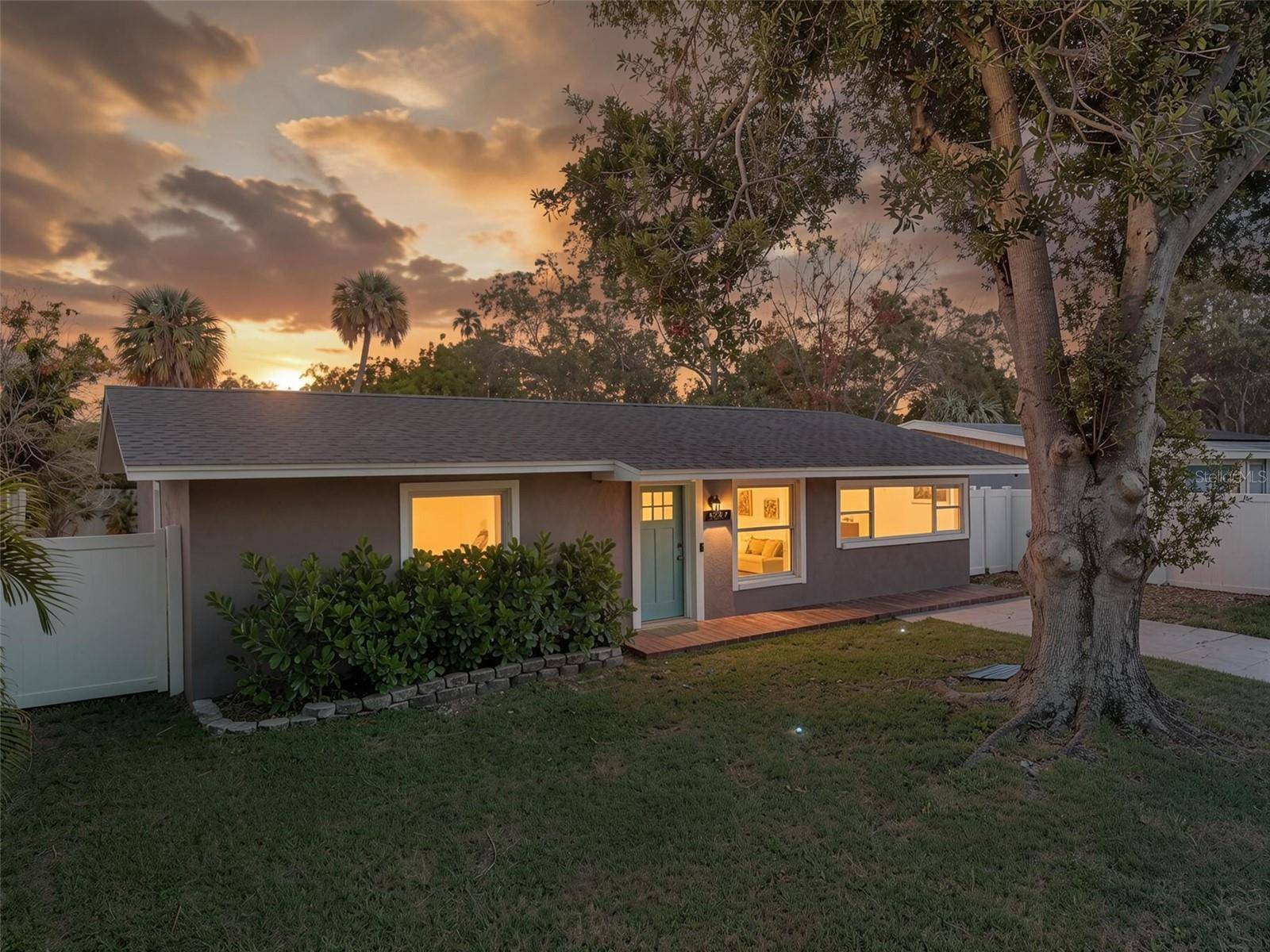4227 HARRISBURG ST NE, St Petersburg, FL 33703