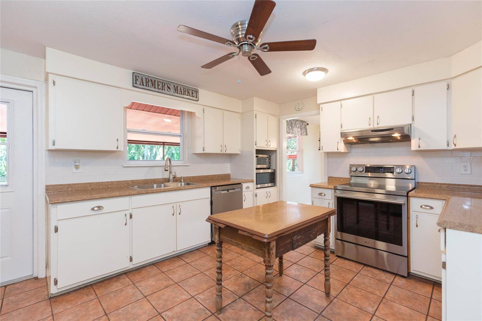 8719 HANDCART RD, Wesley Chapel, FL 33545