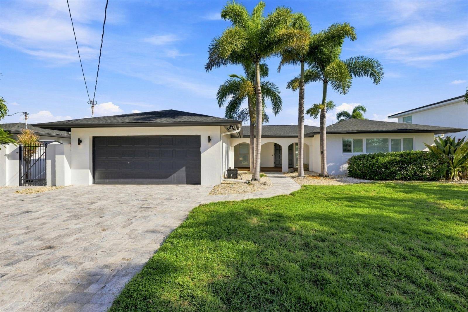 320 PALM IS NE, Clearwater Beach, FL 33767
