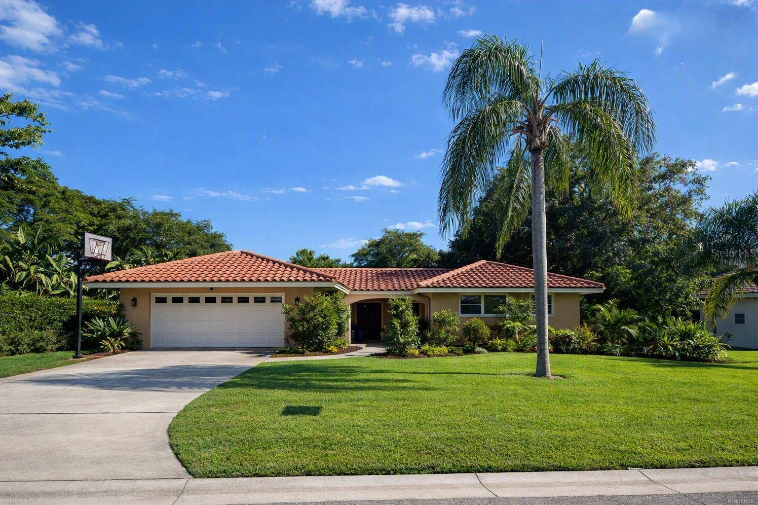 2 SUNSET BAY DR, Belleair, FL 33756