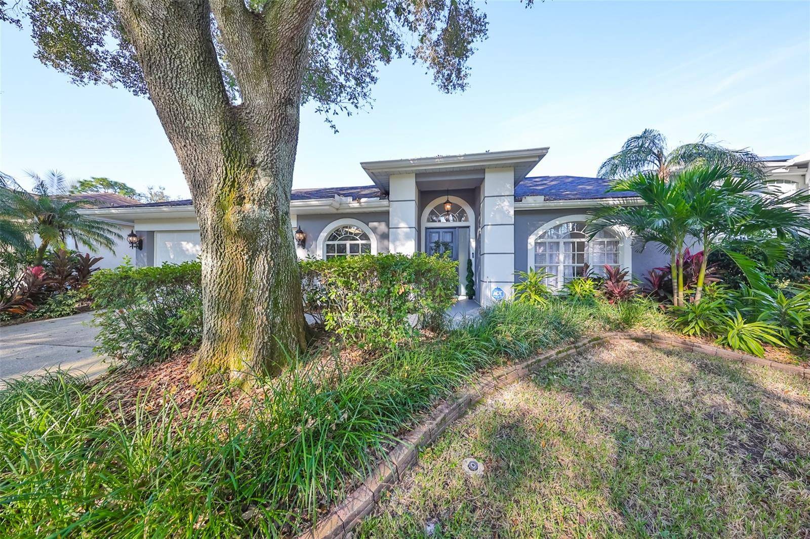 9309 HAMPSHIRE PARK DR, Tampa, FL 33647