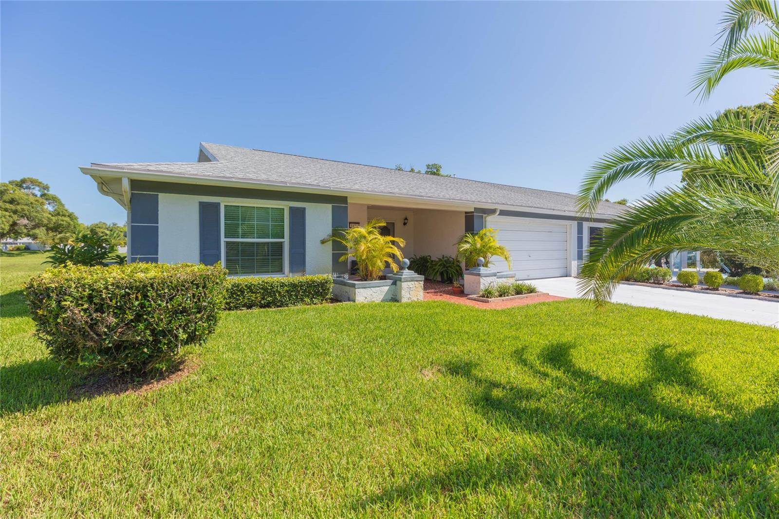 8423 PEBBLE DR, Port Richey, FL 34668