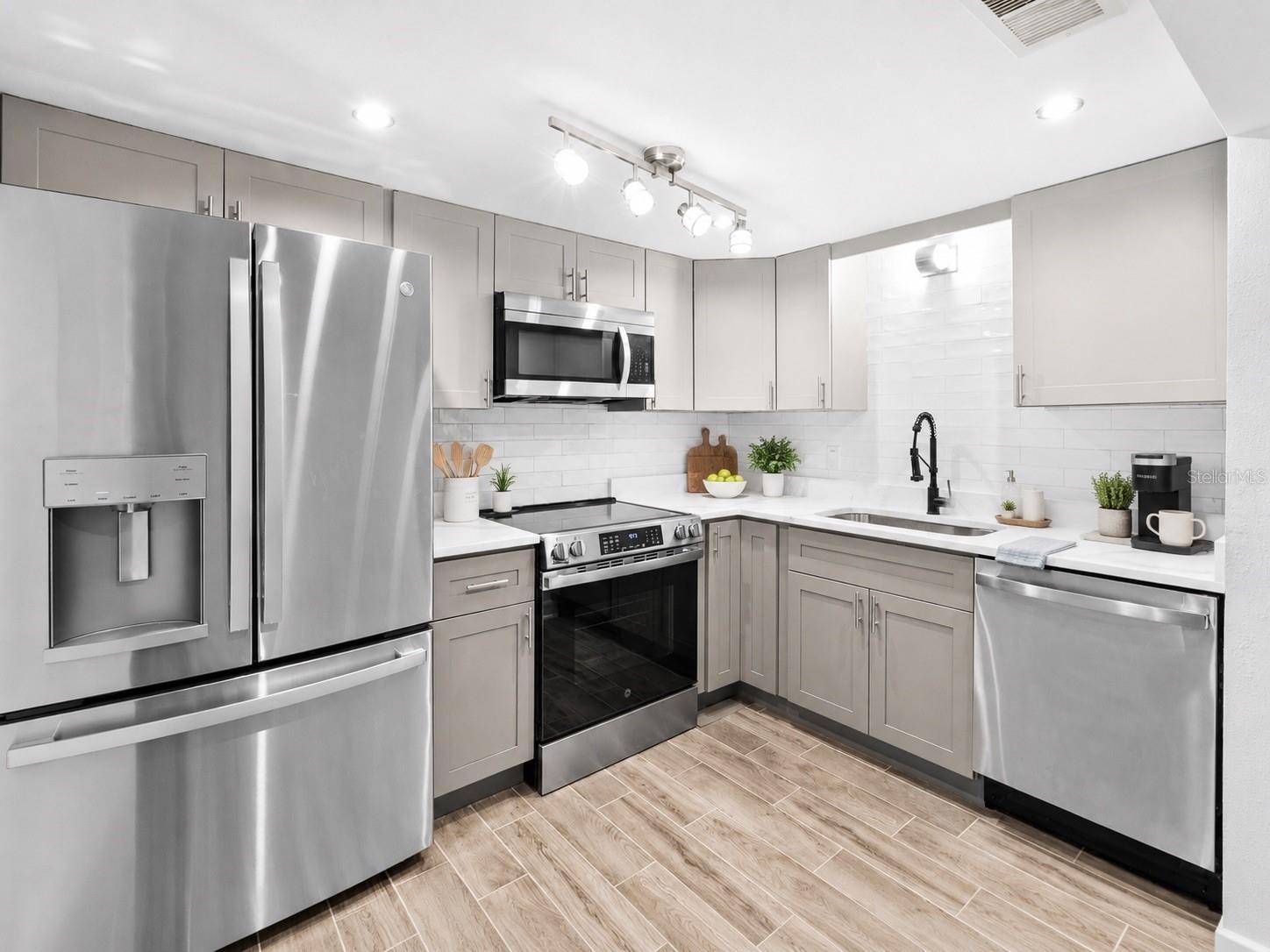 505 PLAZA SEVILLE CT #9, Treasure Island, FL 33706