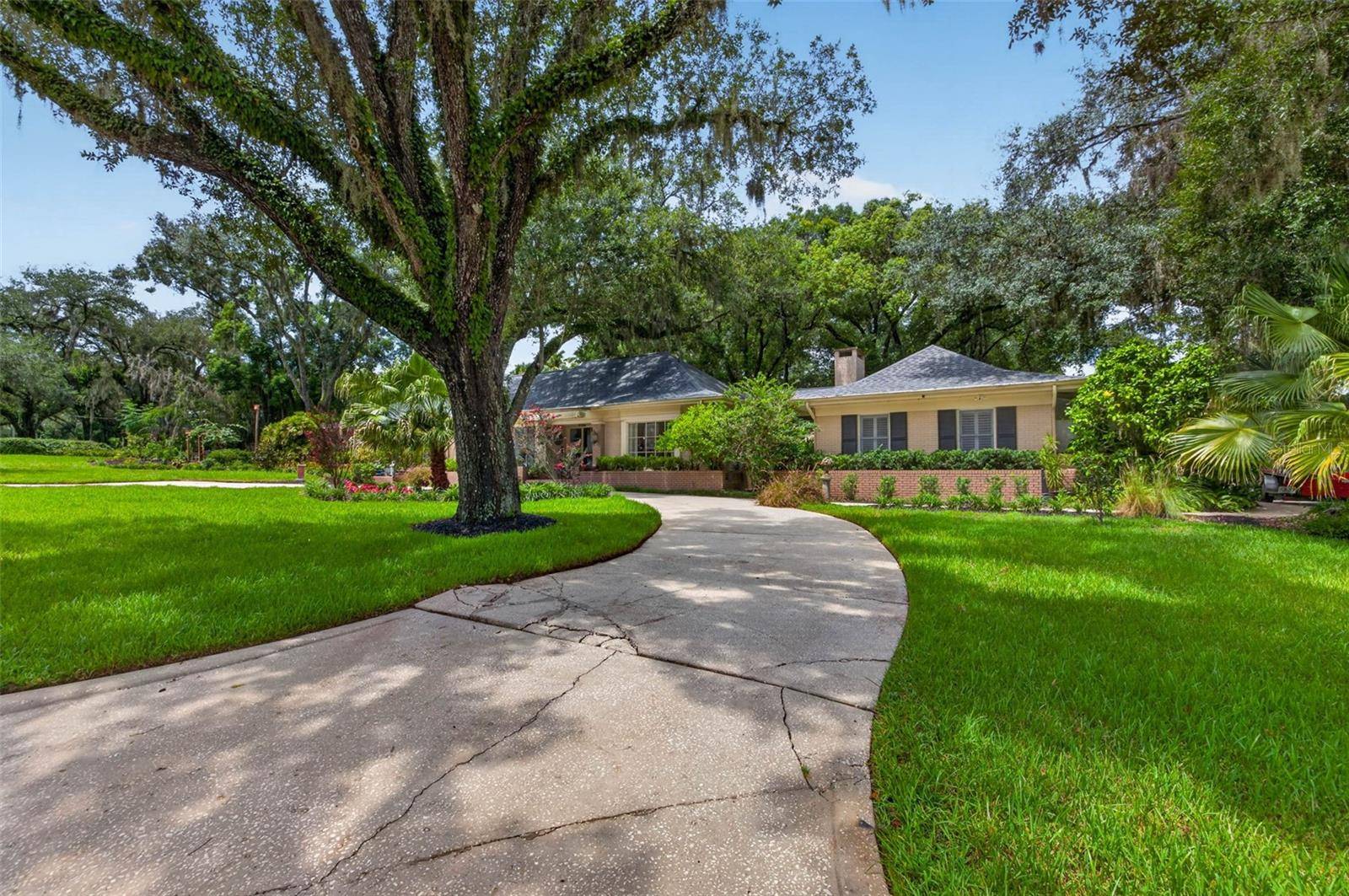 602 S RIVERHILLS DR, Temple Terrace, FL 33617