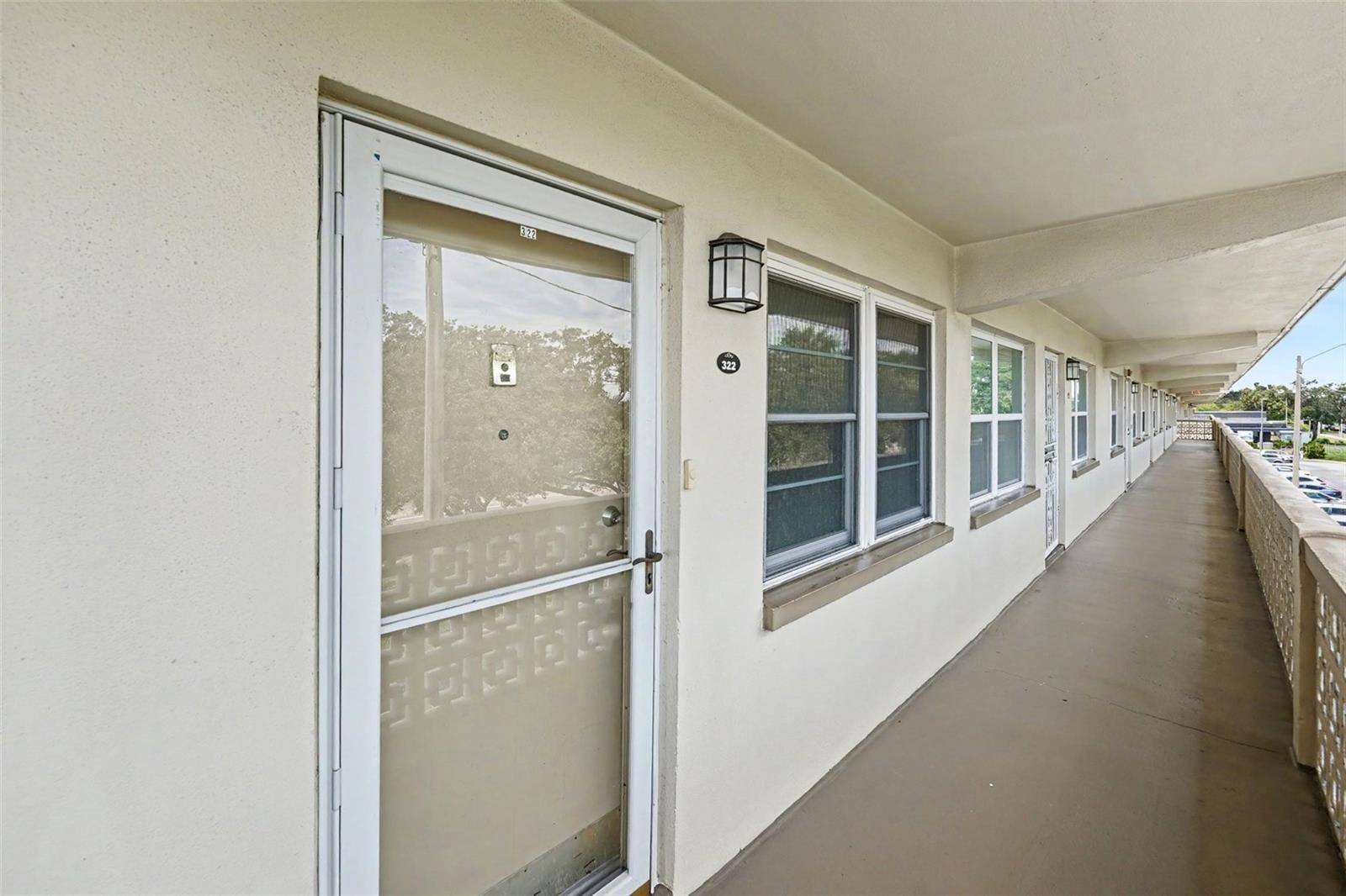 951 79TH AVE N #APT 322, St Petersburg, FL 33702