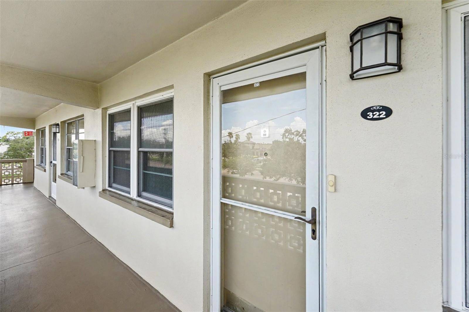 951 79TH AVE N #APT 322, St Petersburg, FL 33702